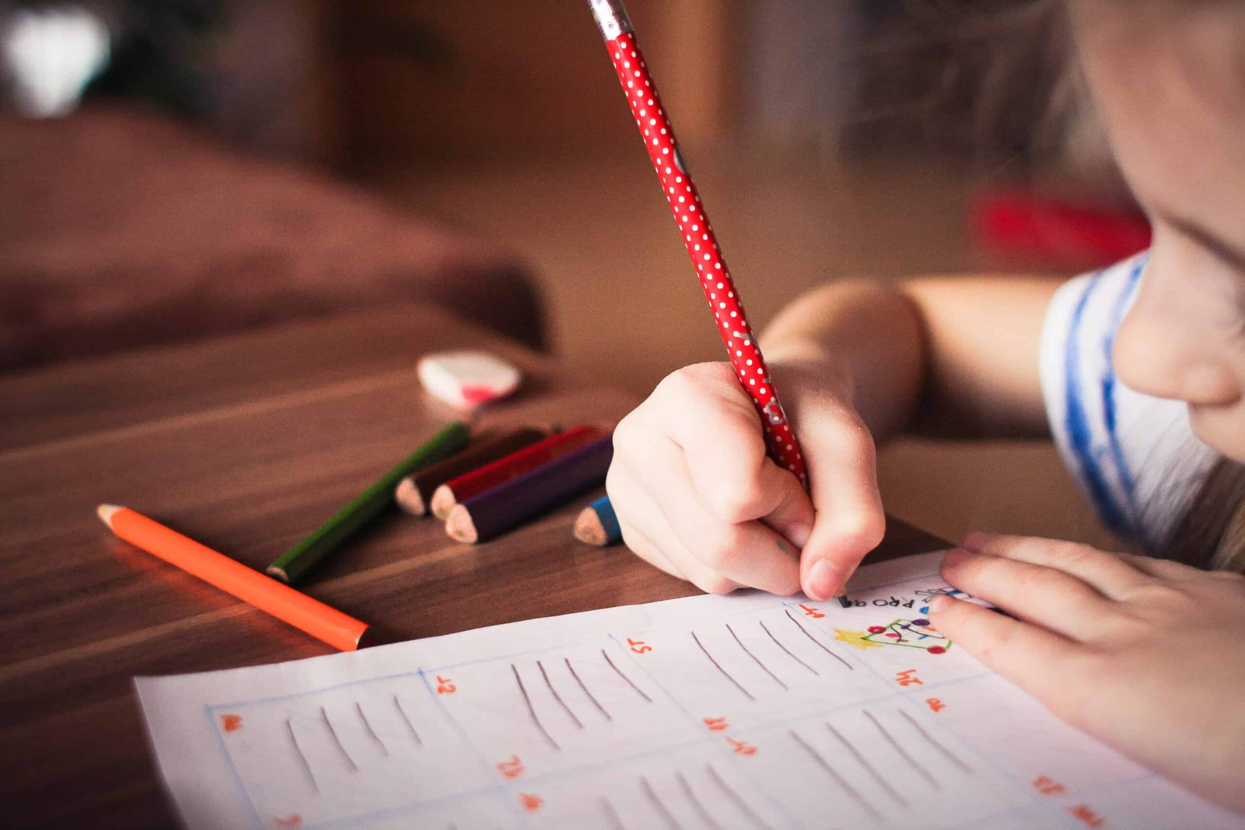 Homework can cause stress on the entire family when it’s dreaded. Check out these tips to make homework more bearable and create healthy habits at a young age! Teach the importance of homework while also creating a stress-free learning environment at home for your kids. #school #homework