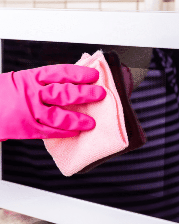 a hand cleaning Microwave