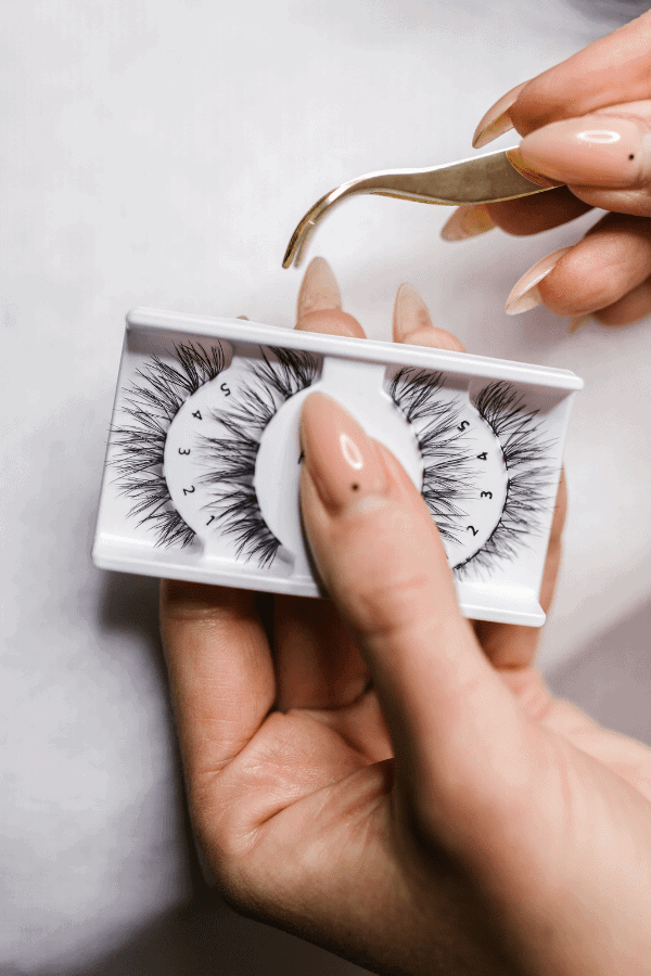 comprehensive guide on how to clean magnetic eyelashes