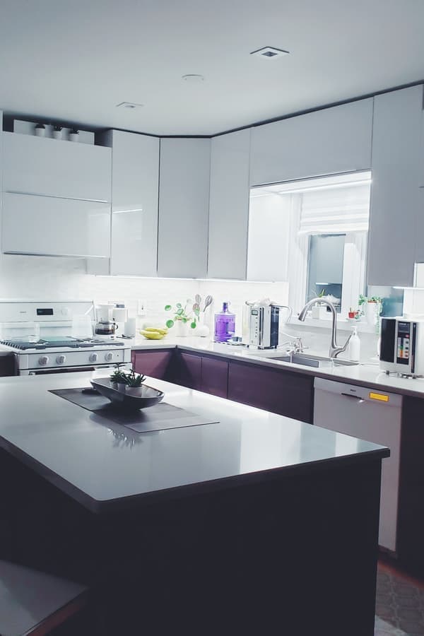 9 Ways to Whiten Yellowed Plastic on Appliances Because Mom Says