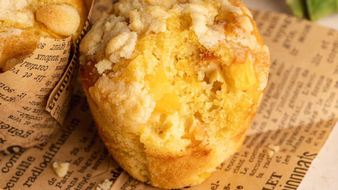 Easy Vegan Peach Cobbler Muffins