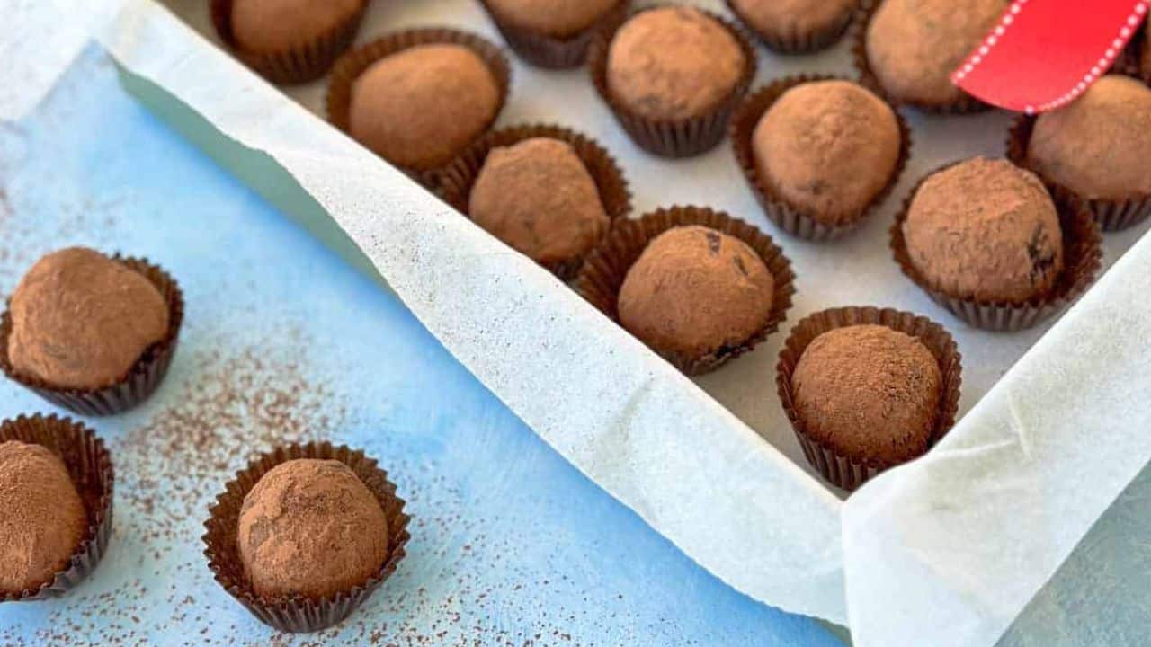 French Chocolate Truffles (Easy Chocolate Truffle Recipe)