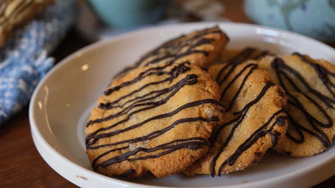 Triple Ginger Cookie Recipe with Dark Chocolate Drizzle