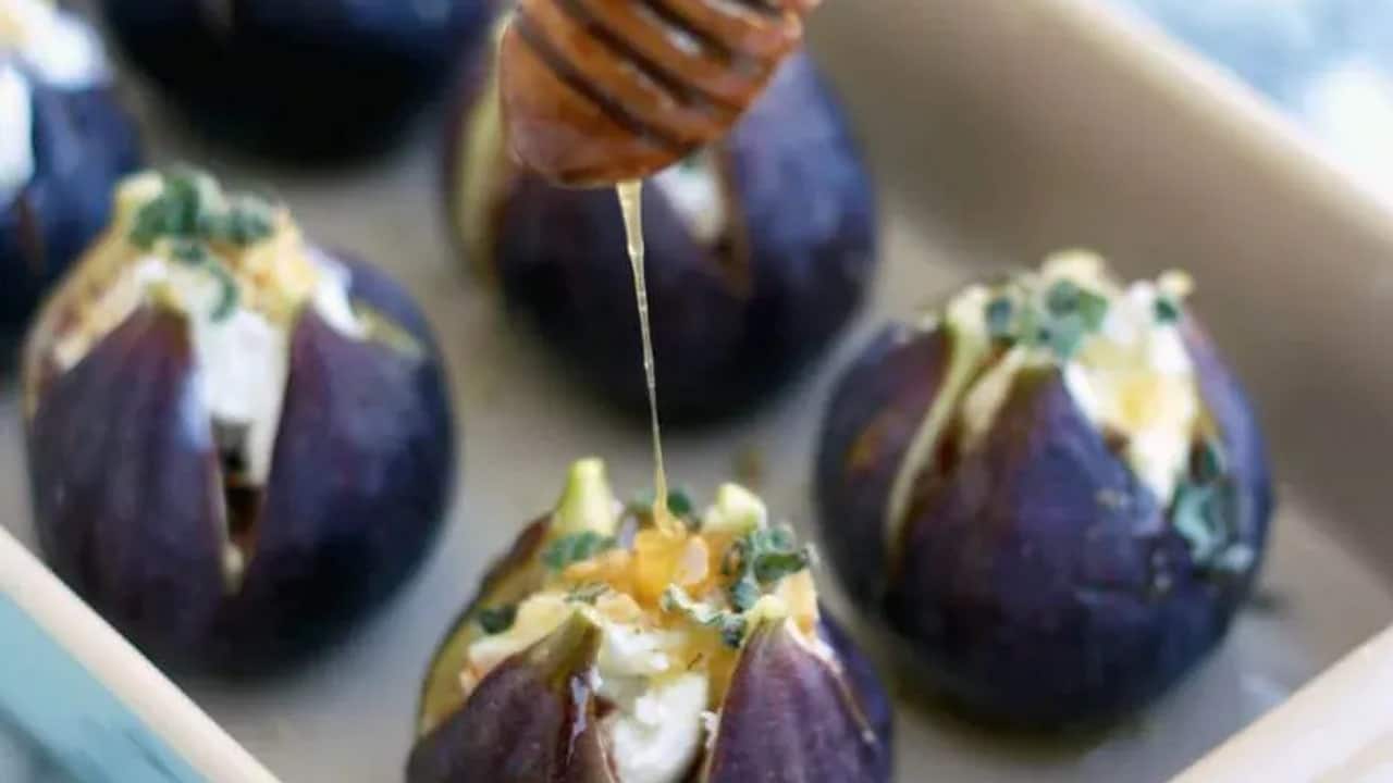Baked Figs with Goat Cheese